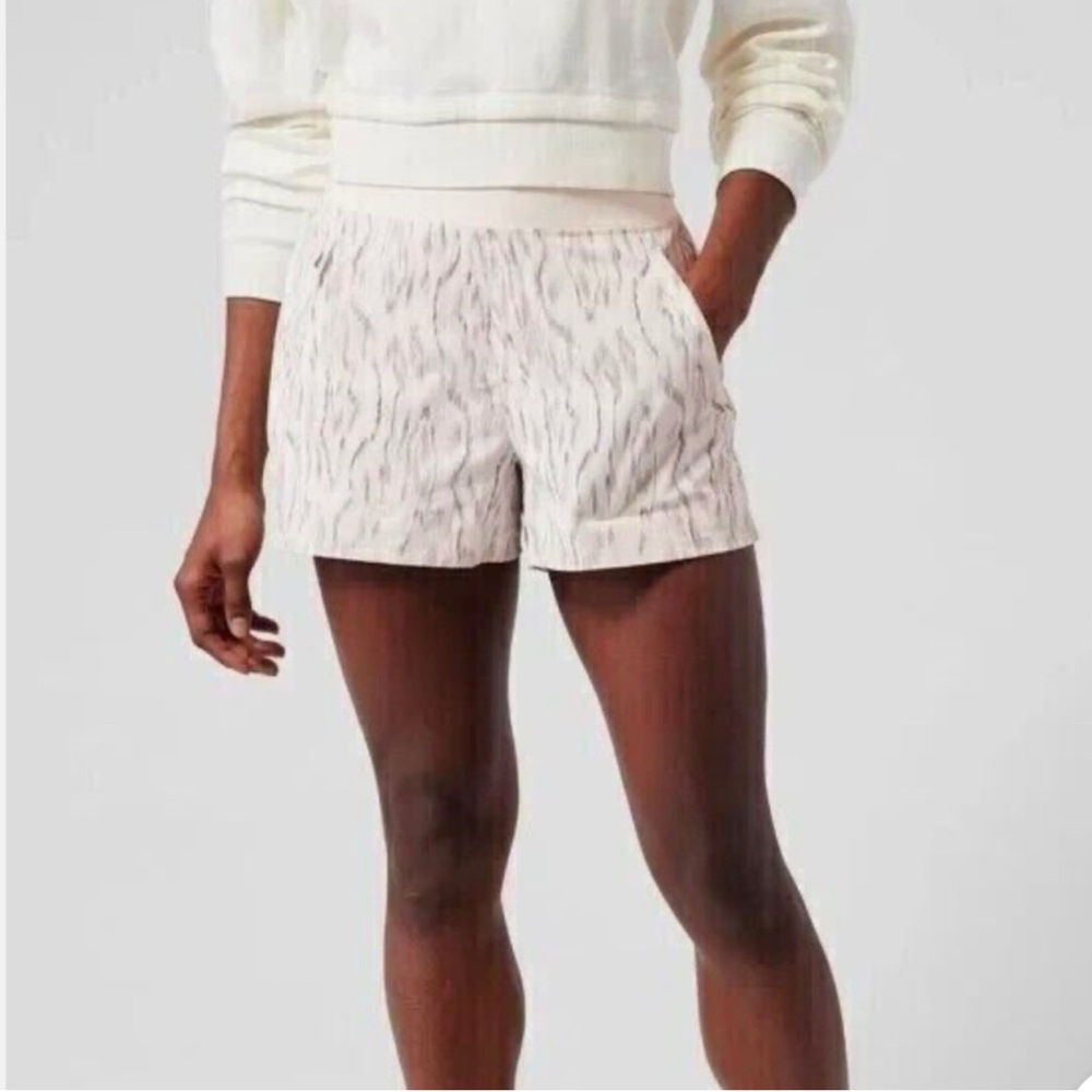 Athleta Trekkie North Shorts Women's size 8 - Picture 2 of 6